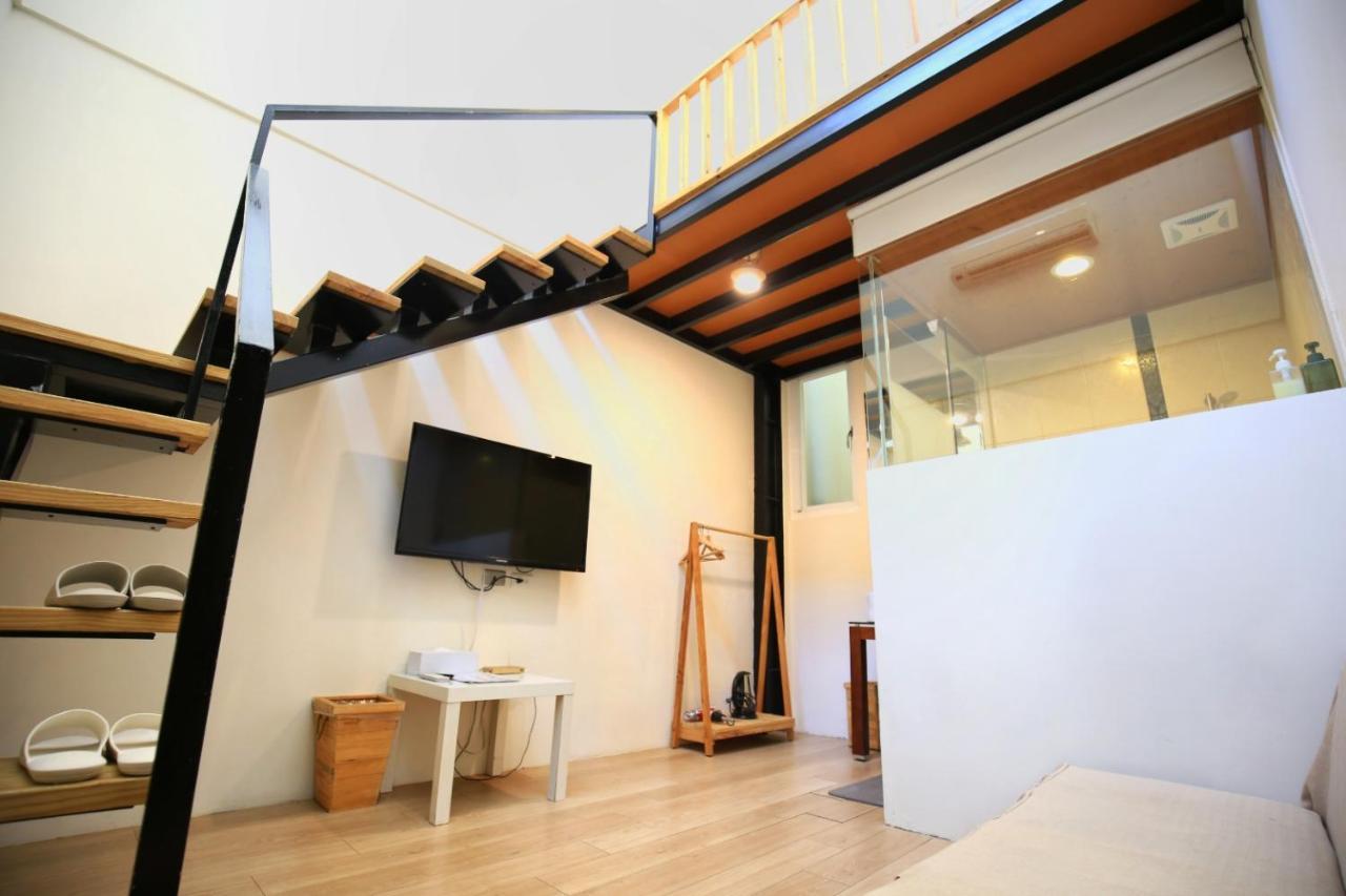 Windhouse B&B ไถหนาน ภายนอก รูปภาพ