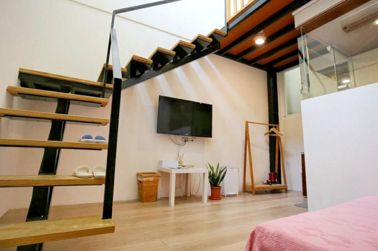 Windhouse B&B ไถหนาน ภายนอก รูปภาพ