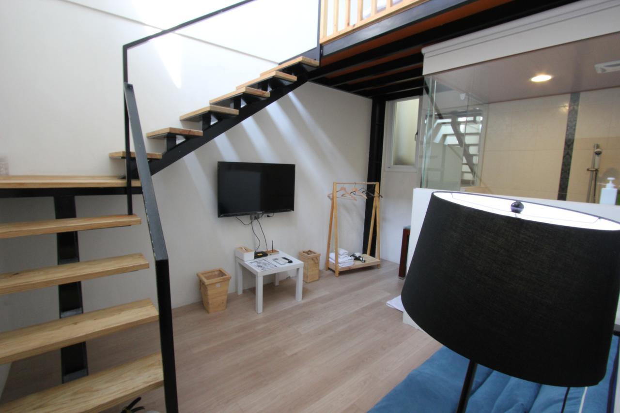 Windhouse B&B ไถหนาน ภายนอก รูปภาพ